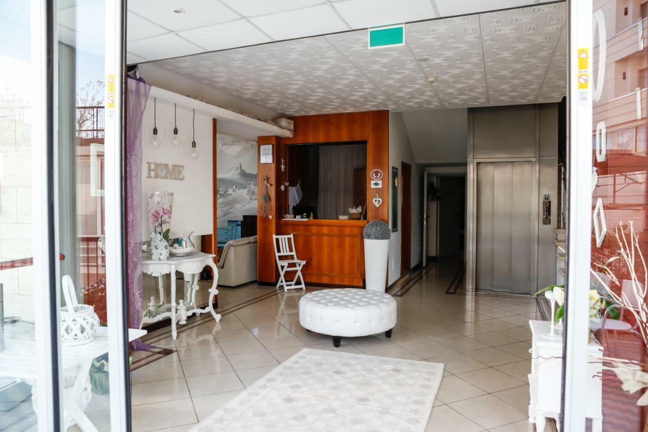Hotel Venus Rimini Buitenkant foto